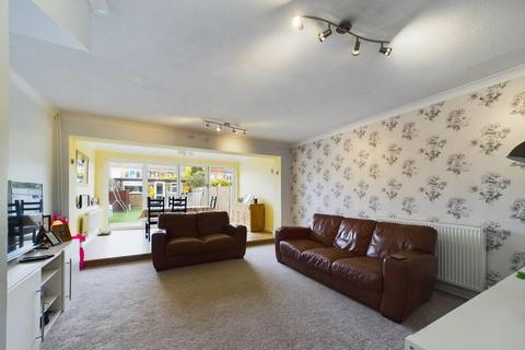 43 Blake Close, Rainham, RM13 8BE
