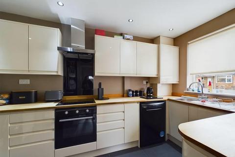 43 Blake Close, Rainham, RM13 8BE