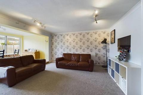 43 Blake Close, Rainham, RM13 8BE