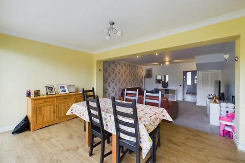 43 Blake Close, Rainham, RM13 8BE