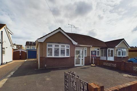 2 bedroom bungalow for sale, Lakefields Close, Rainham