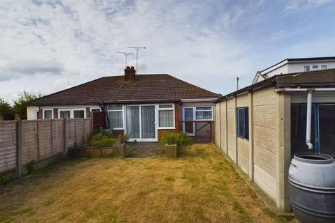 2 bedroom bungalow for sale, Lakefields Close, Rainham