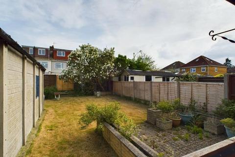 4 Lakefields Close, Rainham, RM13 9SL