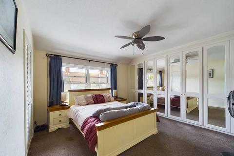 2 bedroom house for sale, Hunters Hall Road, Dagenham