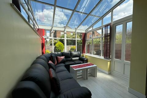 6 bedroom end of terrace house for sale, Keppel Road, Chorlton