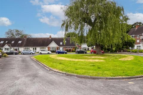 2 bedroom flat for sale, Archery Fields, Off Bridge End, WARWICK