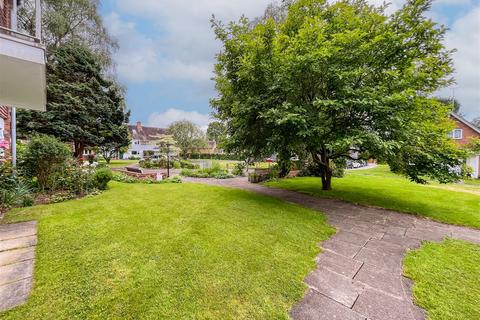 2 bedroom flat for sale, Archery Fields, Off Bridge End, WARWICK