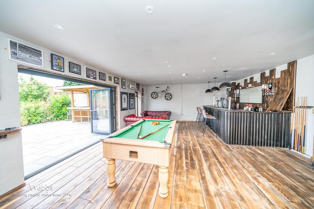 Garden bar