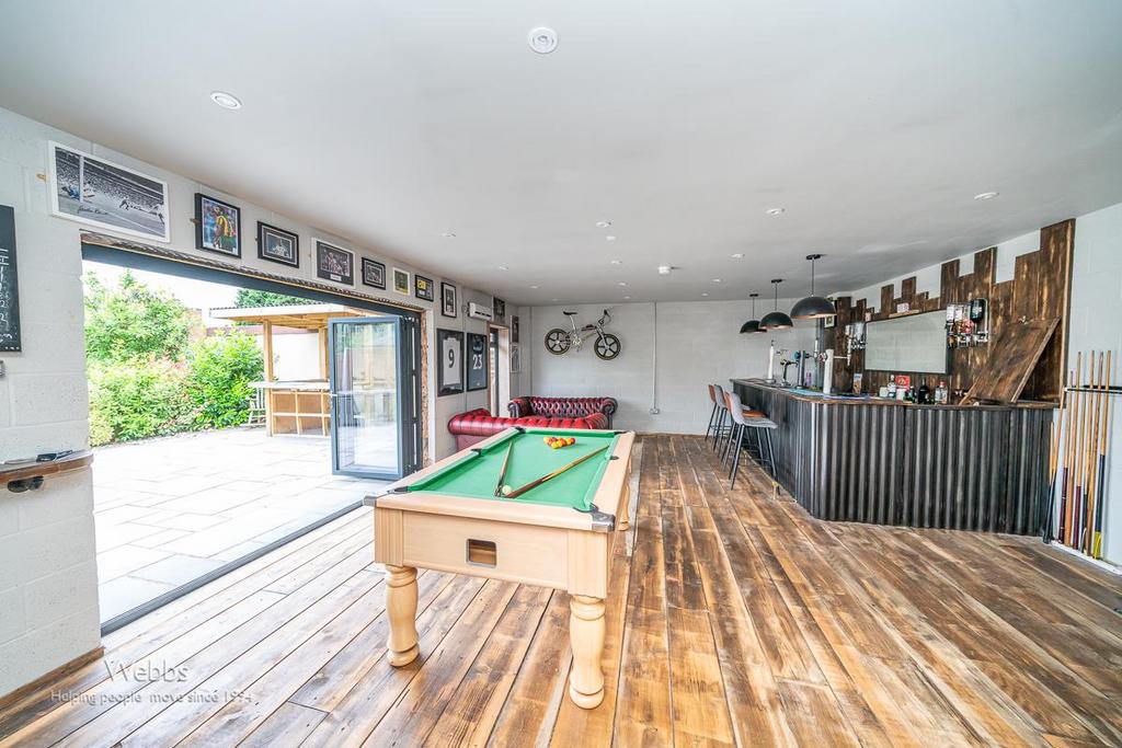 Garden bar