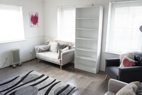 2 bedroom flat to rent, 201 Phoenix House, High Street, Hull
