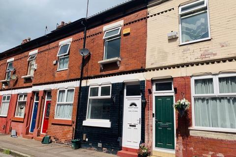 2 bedroom terraced house to rent, Thorn Grove, Manchester