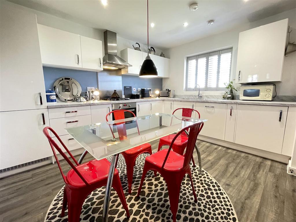Dining kitchen