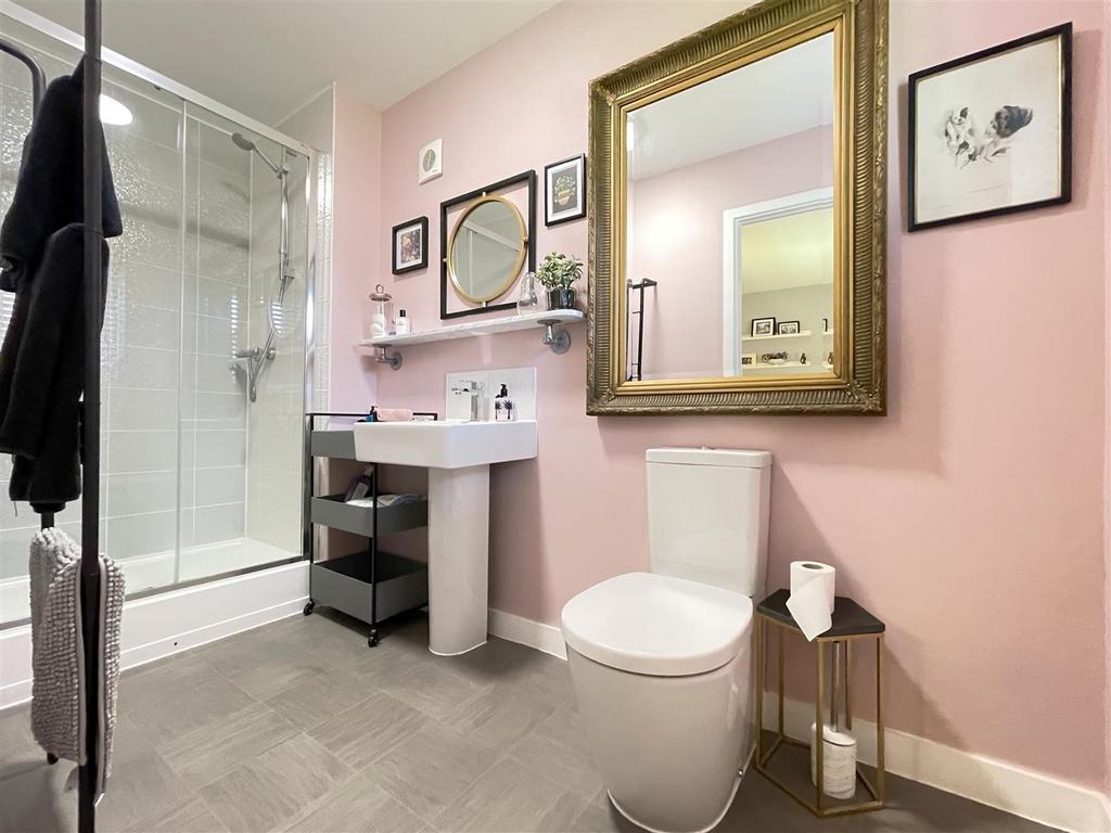 Ensuite shower room