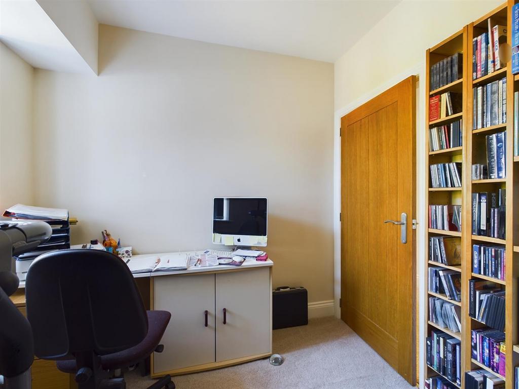 Bedroom 4 / Office