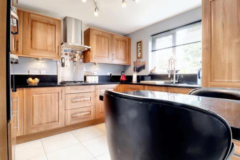 4 bedroom semi-detached house for sale, Poethlyn Drive, Norwich NR8