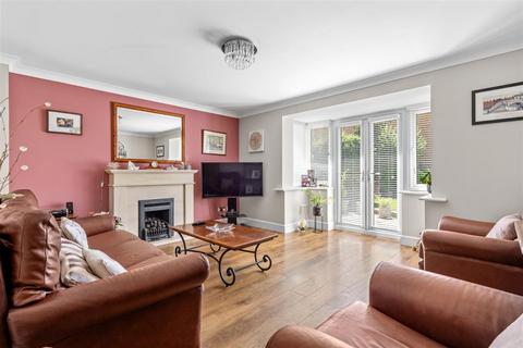 37 Crabtree Way, Dunstable, LU6 1UR