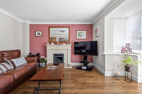 37 Crabtree Way, Dunstable, LU6 1UR