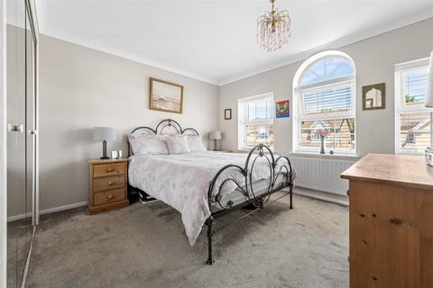 37 Crabtree Way, Dunstable, LU6 1UR