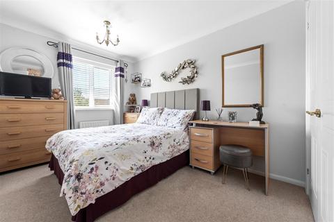 37 Crabtree Way, Dunstable, LU6 1UR