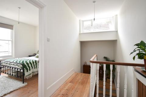 2 bedroom flat to rent, Laton Road, East Sussex TN34