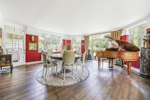 Acorns Heather Close, Kingswood, Tadworth, KT20 6NY