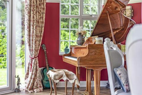 Acorns Heather Close, Kingswood, Tadworth, KT20 6NY