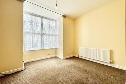 1 bedroom ground floor flat to rent, 1 Bed Ground Floor Front Flat, Wellington Road, Bridlington, YO15 2AX