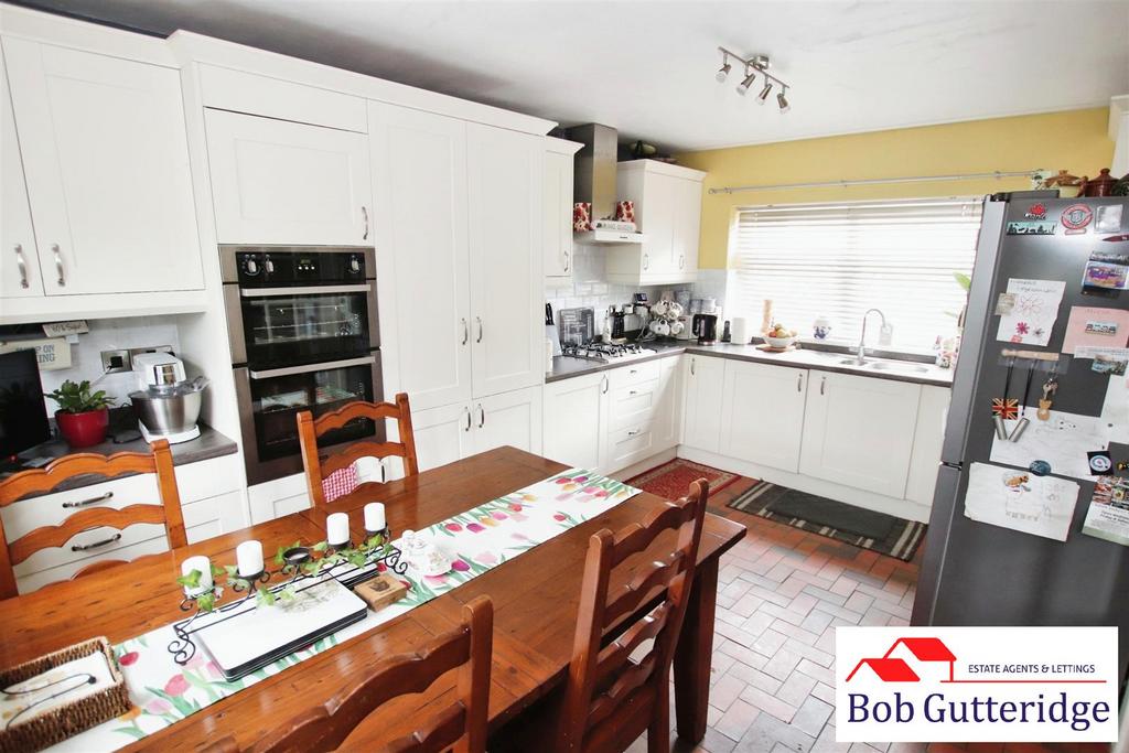 Fitted kitchen/dining room