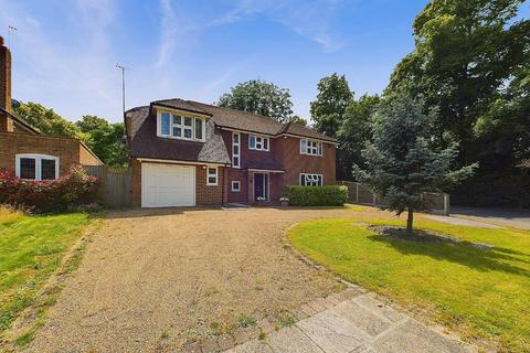 5 bedroom detached house for sale, Marlowe Close, Chislehurst