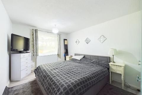3 bedroom flat for sale, Cliffe Gardens, Shipley