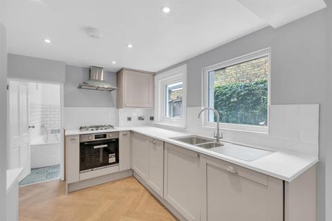 18 Devonshire Road, London, SE9 4QP