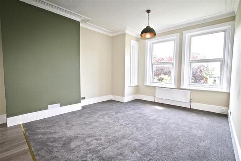 1 bedroom flat to rent, Cossington Road, Westcliff On Sea, Essex