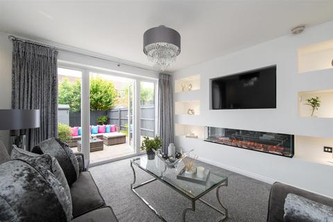 5 Dawn Close, Wollaston, Stourbridge, DY8 4GF