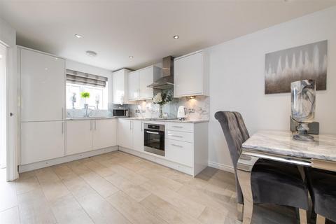 5 Dawn Close, Wollaston, Stourbridge, DY8 4GF