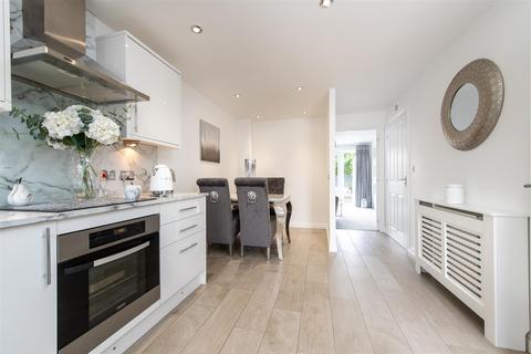 5 Dawn Close, Wollaston, Stourbridge, DY8 4GF
