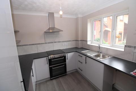 2 bedroom terraced house to rent, Greenways Crescent, Bury St. Edmunds IP32