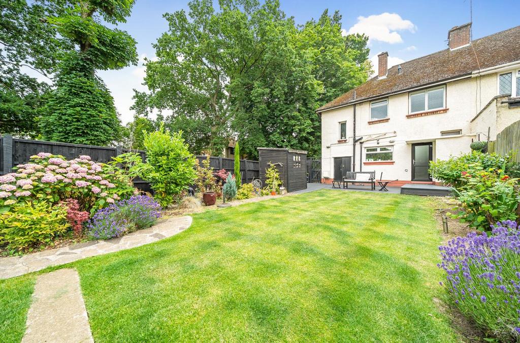 Kipling Place, Stanmore HA7 4 bed semidetached house for sale £675,000