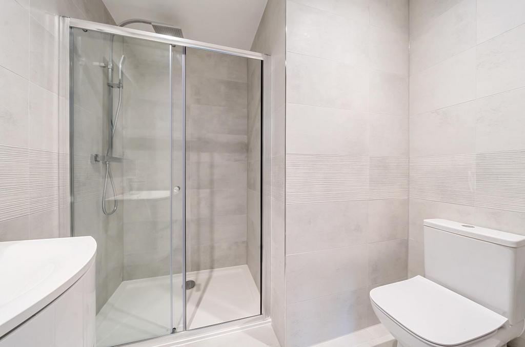 Master Ensuite 3 and 4.jpg