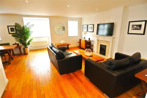 2 bedroom apartment to rent, Victoria Mews, Weybridge KT13