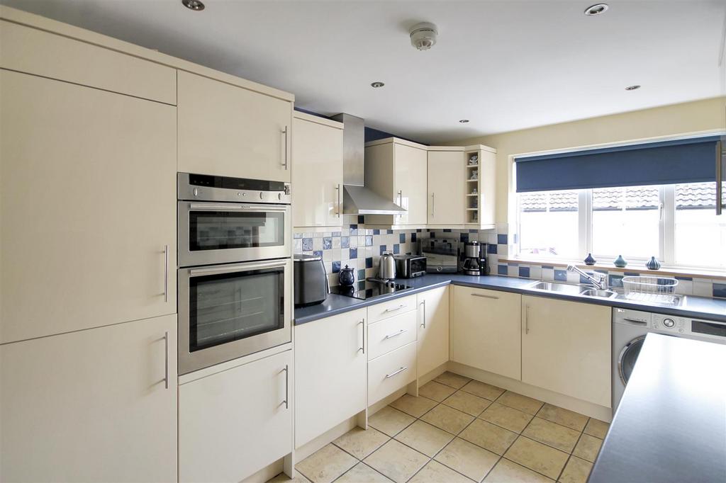 Kitchen/ dining room