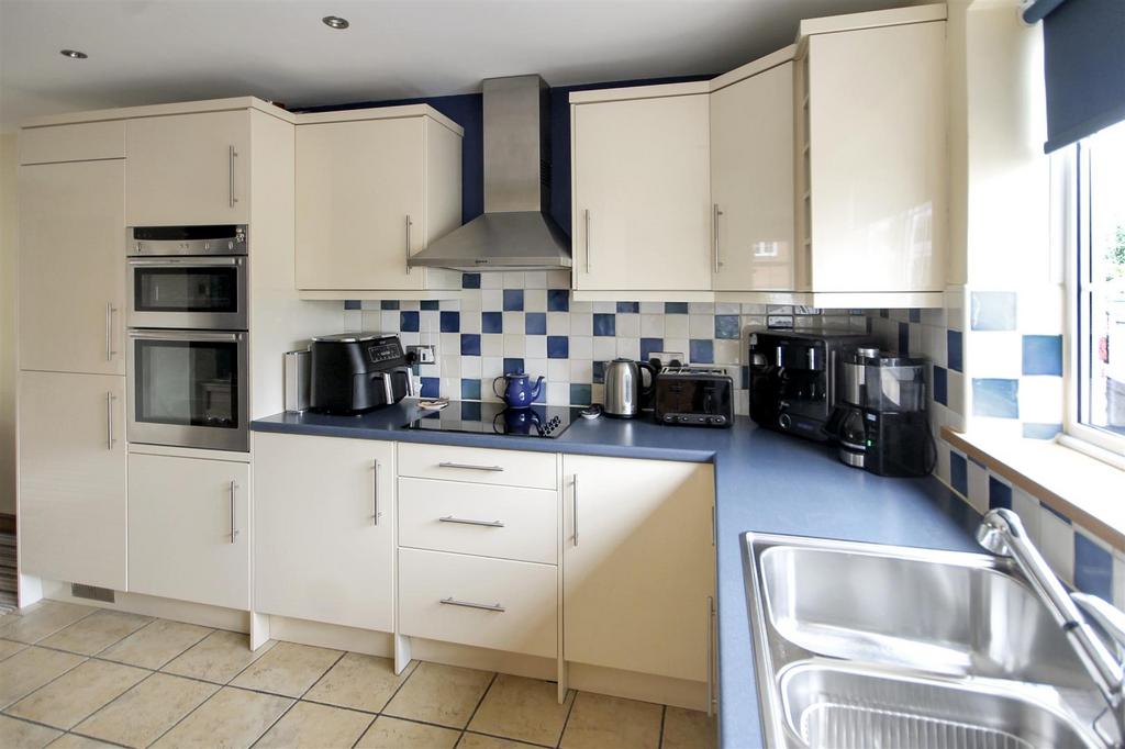 Kitchen/ dining room