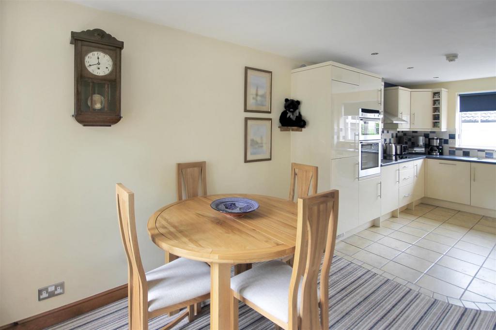 Kitchen/ dining room