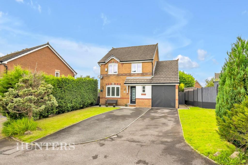 Hodge Clough Road, Oldham 3 bed detached house for sale £280,000