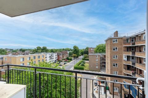 2 bedroom flat for sale, Lordship Road, London, N16