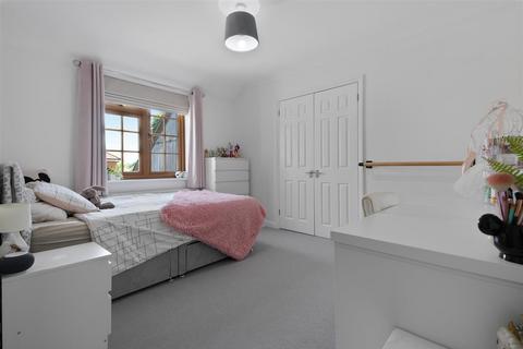 undefined, Holmes Close, Sunninghill