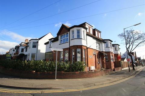 3 bedroom apartment to rent, Valkyrie Road, Westcliff-On-Sea