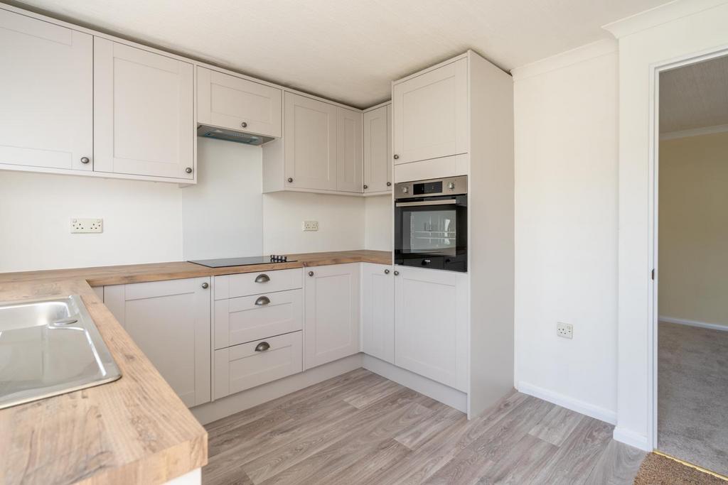 Kitchen - Photo 1.jpg