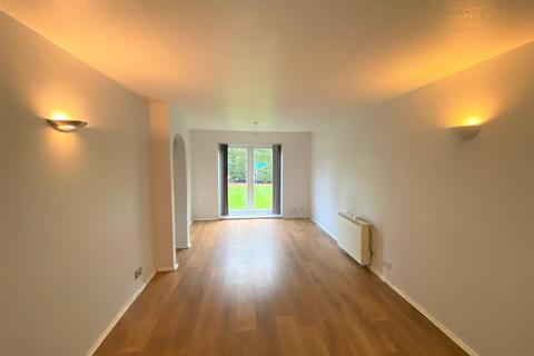 2 bedroom ground floor flat to rent, Hereward Green, Loughton