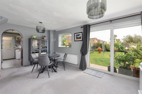 28 Meadow Walk, Whitstable, CT5 4PW