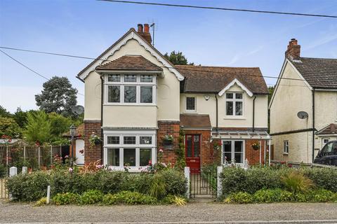 4 bedroom detached house for sale, Colchester Road, Ardleigh, Colchester